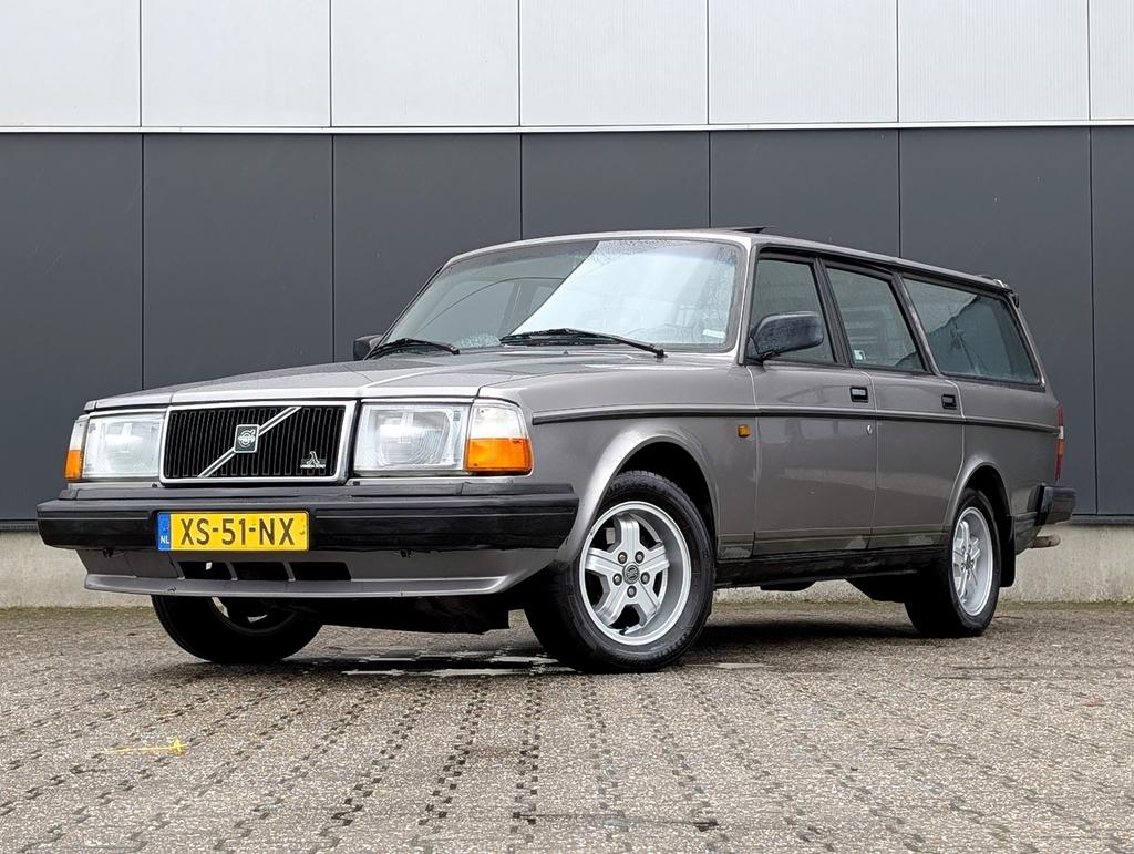 VOLVO 240GL 2.3 DAKRAAM LEER STUURBEKRACHTIGING TREKHAAK, Auto's, Volvo, 1305 kg, Zwart, 4 cilinders, Handgeschakeld