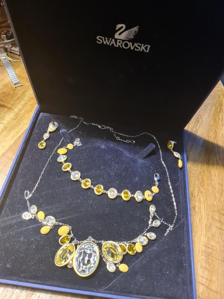 Swarovski sieraden, Overige materialen, Ophalen of Verzenden, Zo goed als nieuw, Met kristal