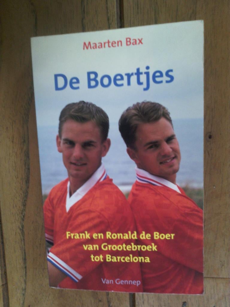 voetbalboek-de Boertjes ( Frank & Ronald de Boer ) etcetera., Ophalen of Verzenden, Zo goed als nieuw, Balsport