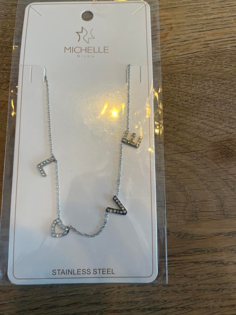 Nieuwe zilverkleurige stainless steel ketting met 'LOVE', Nieuw, Ophalen of Verzenden, Zilver, Overige materialen