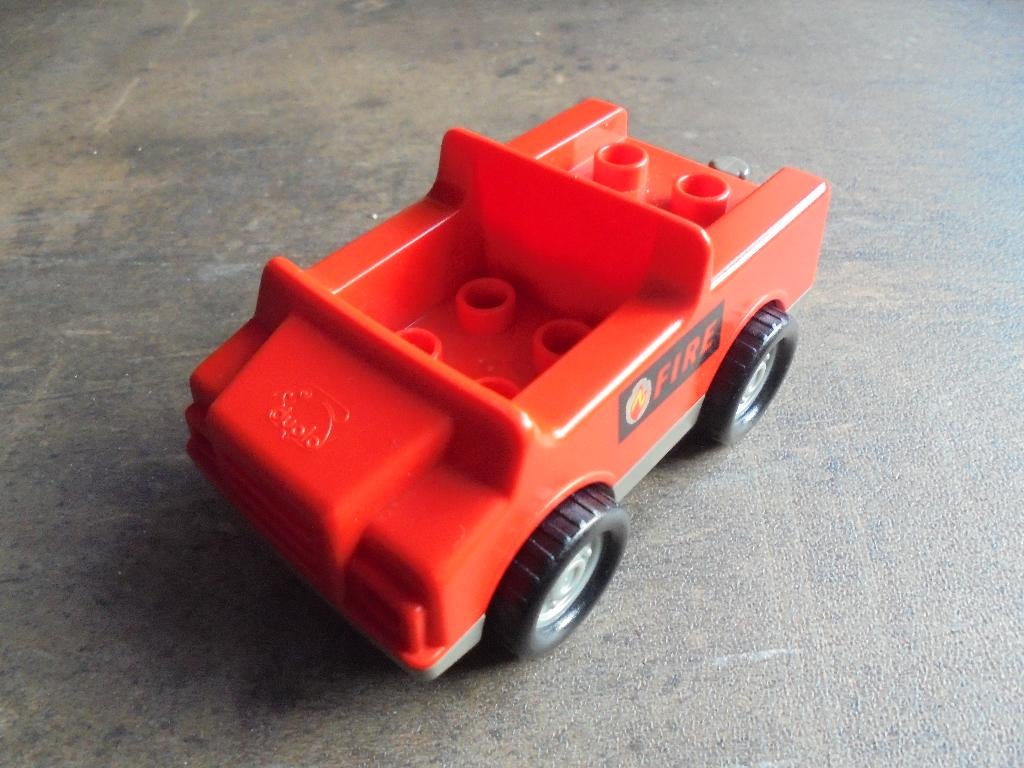 Lego Duplo Car with 2x2 Studs and Dark Gray Base(zie foto's), Ophalen of Verzenden, Gebruikt, Losse stenen, Duplo