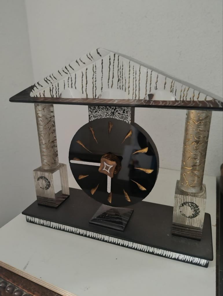 🔴 Aparte tafelklok van plexiglas in de vorm van een Tempel, Ophalen of Verzenden