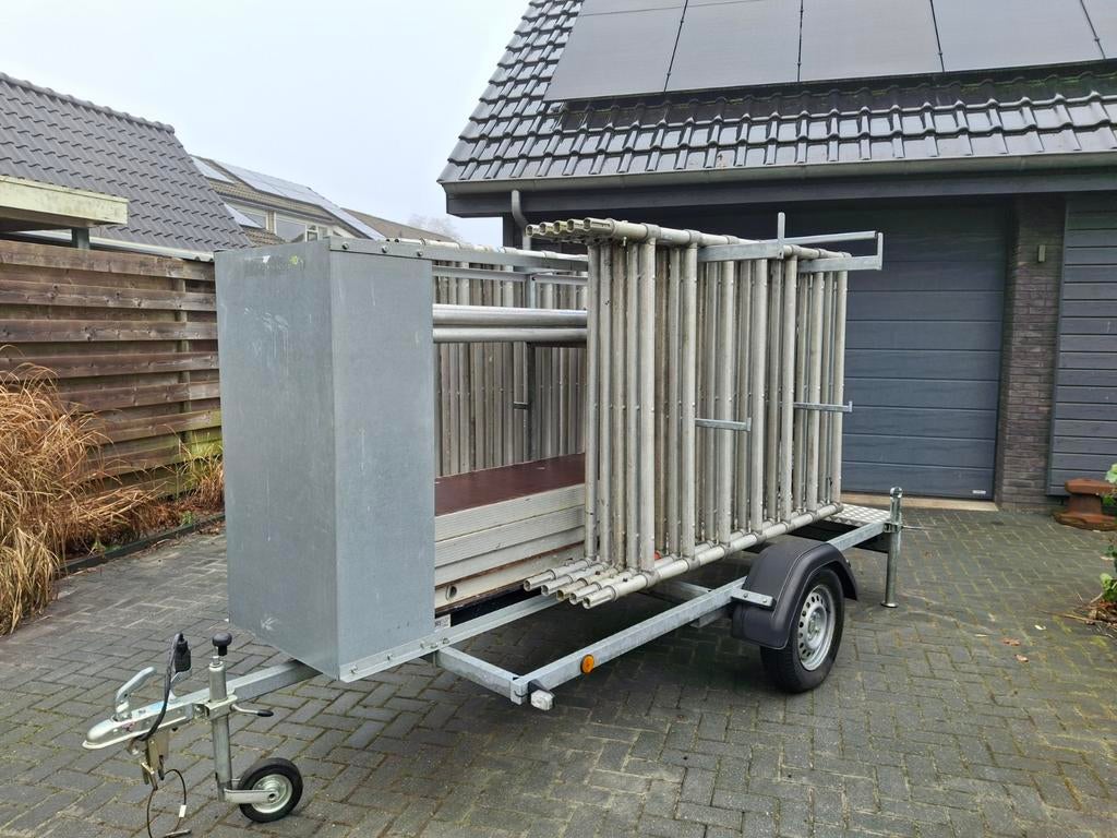 Altrex Aluminium Rolsteiger 10.40m met afsluitbare aanhanger, Doe-het-zelf en Verbouw, Steigers, Ophalen of Verzenden, Zo goed als nieuw