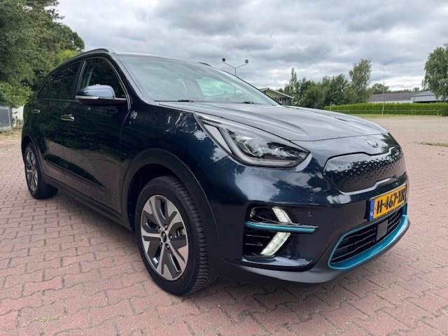 Kia e-Niro EXECUTIVELINE 64KWH 3FASE LADEN/ACARPLAY/LEER/LED, Gebruikt, 1712 kg, Blauw, 420 min