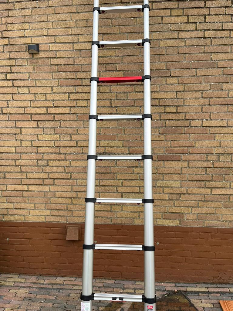 Altrex telescopische ladder TeleLogic Plus 3.90m, Doe-het-zelf en Verbouw, Ladders en Trappen, Ophalen, Zo goed als nieuw, 2 tot 4 meter