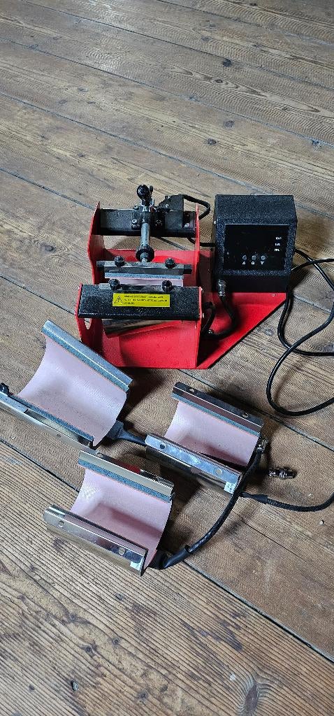 mokkenpers met mokken om zelf te bedrukken, Ophalen, Overige thema's, Zo goed als nieuw, Knutselmateriaal
