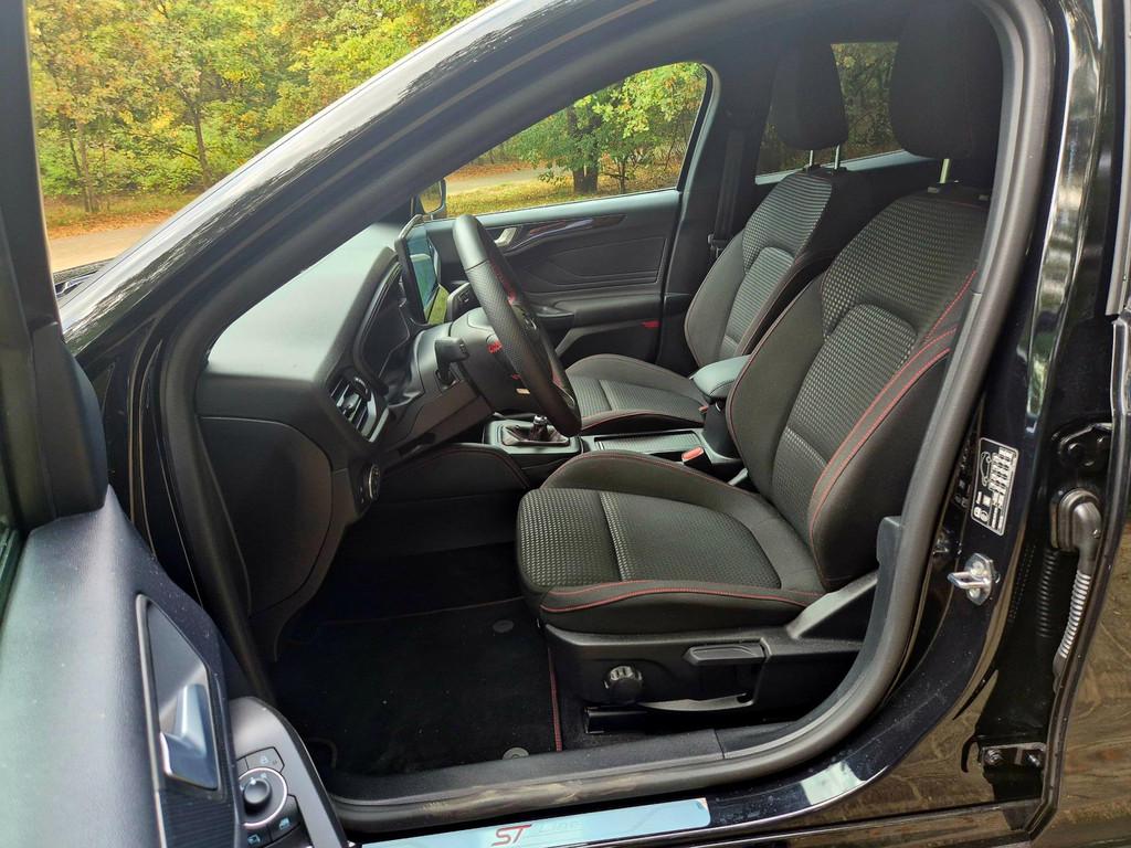 Ford FOCUS 1.0 EcoBoost Hybrid ST Line, Auto's, Lichtsensor, Zwart, 1306 kg, Bedrijf