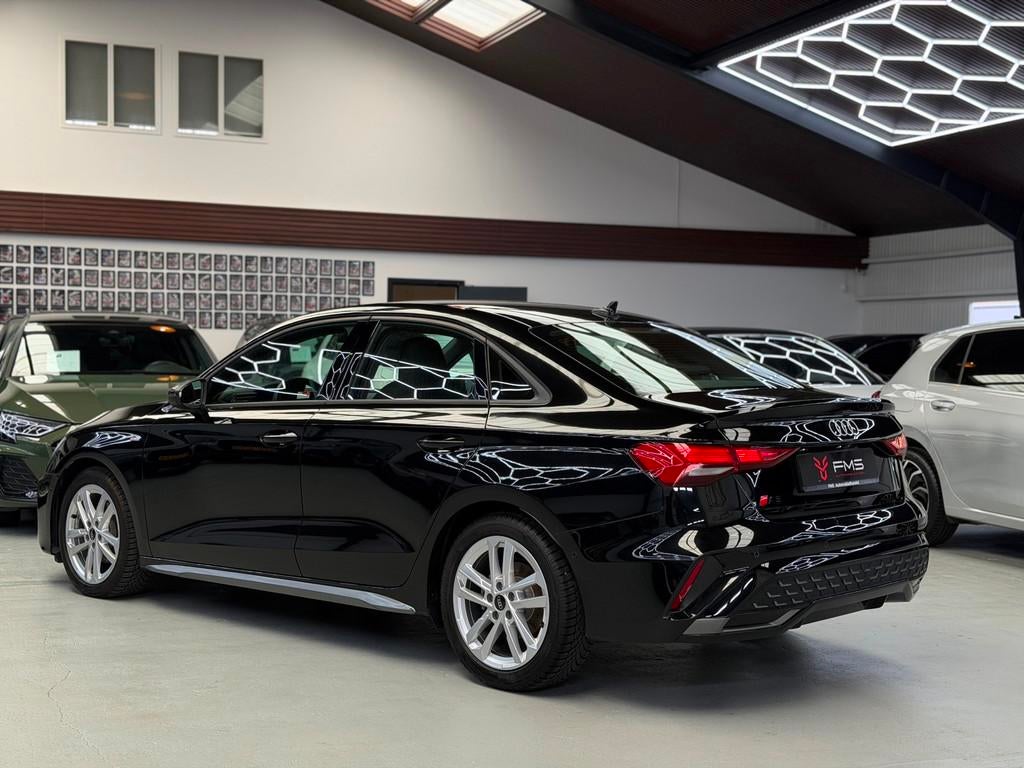 Audi A3 Limousine 35 TFSI Edition 150 PK Facelift, Zwart, 4 cilinders, Zwart, Bedrijf