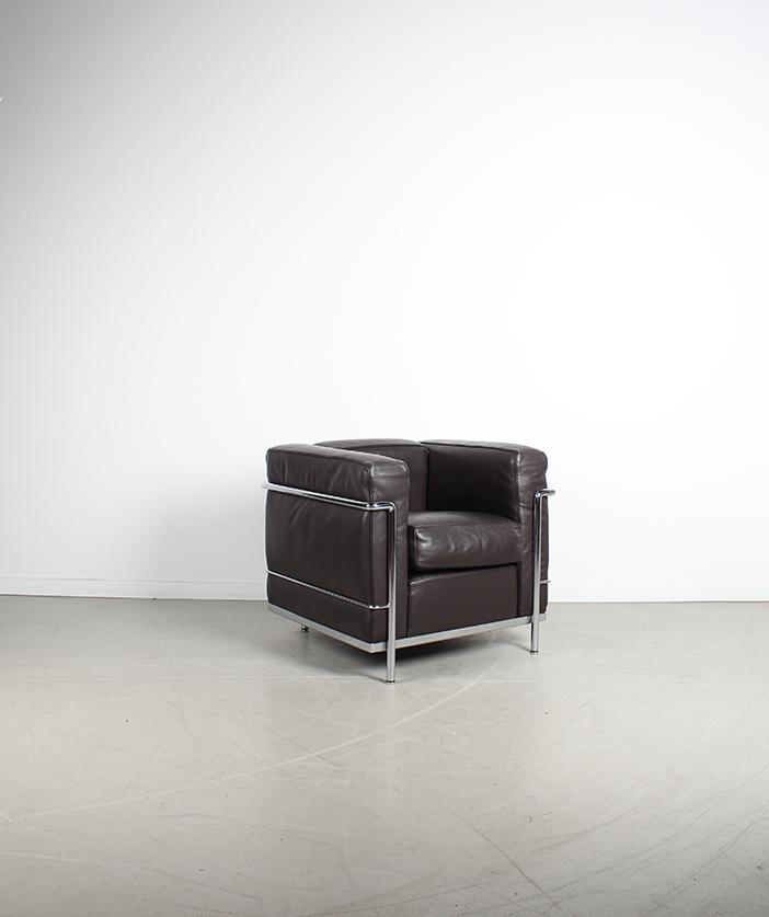 1x Cassina LC2 Le Corbusier Fauteuil Bruin Leer – Chroom, Huis en Inrichting, Fauteuils, Zo goed als nieuw, Leer, Metaal, 75 tot 100 cm