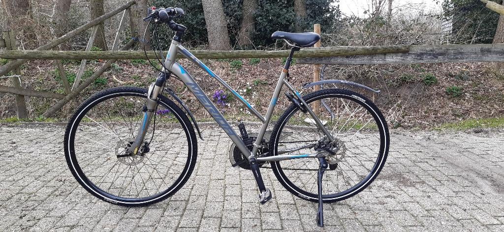 Merida crossway 300 damesfiets, Fietsen en Brommers, Versnellingen, 56 cm of meer, Zo goed als nieuw, Ophalen
