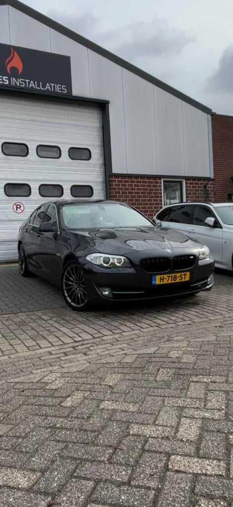 BMW 550i V8 Grijs goed onderhouden nieuw ketting, Auto's, Automaat, Achterwielaandrijving, 2000 kg, 4395 cc