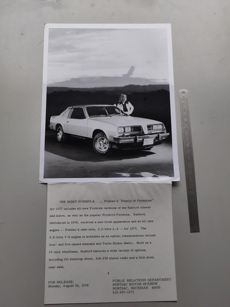 Pontiac Sunbird 1977 persfoto (196), Ophalen of Verzenden, 1960 tot 1980, Overige onderwerpen