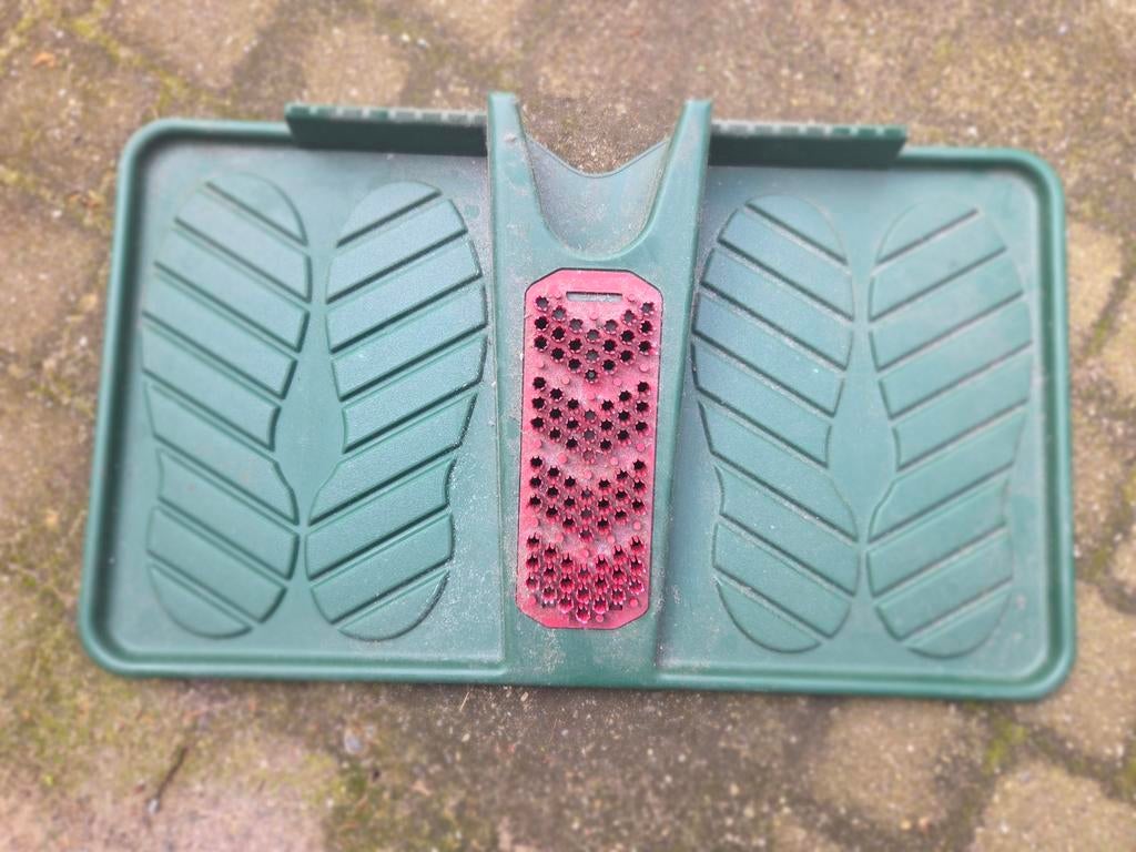 Schoenenschraper groen met rode borstels, Tuin en Terras, Deurmatten, Kunststof, Gebruikt, Schoonloopmat, Ophalen of Verzenden