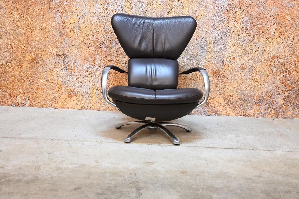 ZGANieuw bruine leren Leolux Formi design fauteuil + hocker, Leolux, Leolux, 75 tot 100 cm, Ophalen of Verzenden