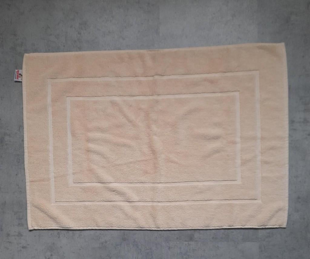 BADMAT crèmekleurig. 62 x 90 cm, Ophalen of Verzenden, Zo goed als nieuw, Badmat