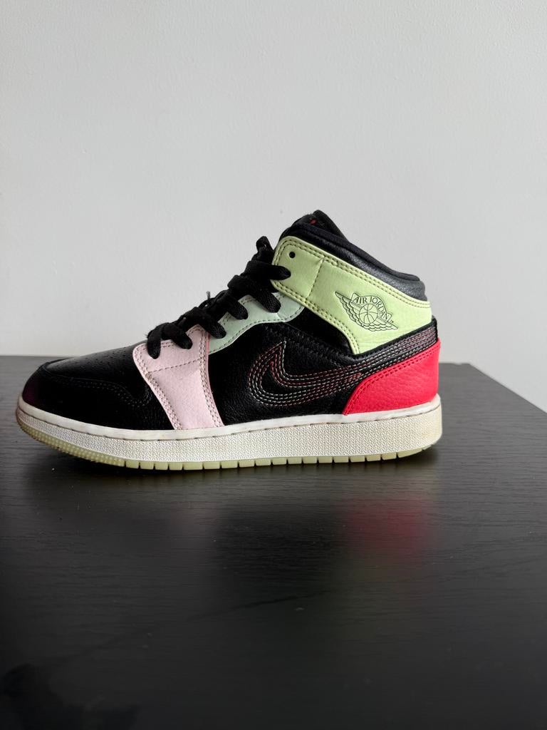 Nike Air Jordan 1 Mid - Zwart, Groen, Roze, Rood - Maat 38, Kleding | Dames, Schoenen, Ophalen of Verzenden, Gedragen, Zwart, Sneakers of Gympen
