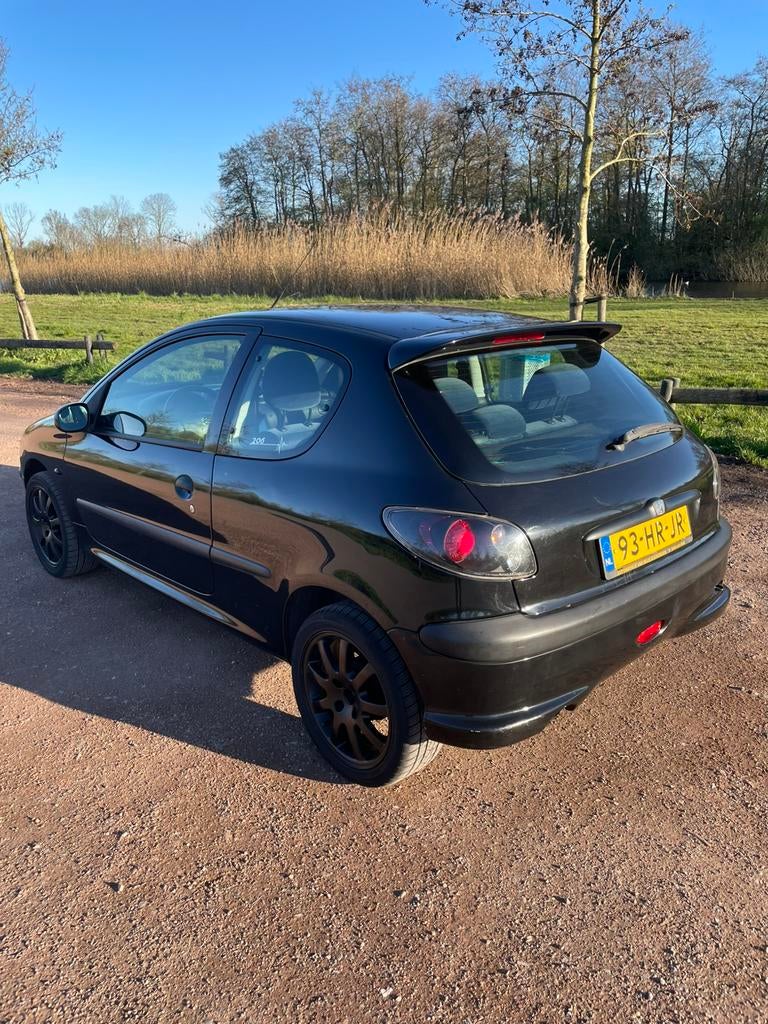 Peugeot 206 1.4 X-line 3D 2001 Zwart MET CARPLAY, Auto's, Voorwielaandrijving, 31 €/maand, 4 cilinders, Zwart