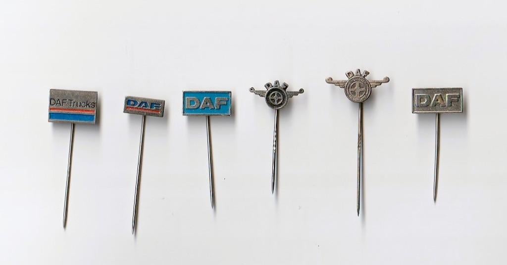 6 verschillende volmetaal speldjes van Daf vrachtauto, Ophalen of Verzenden, Overige onderwerpen, Speldje of Pin