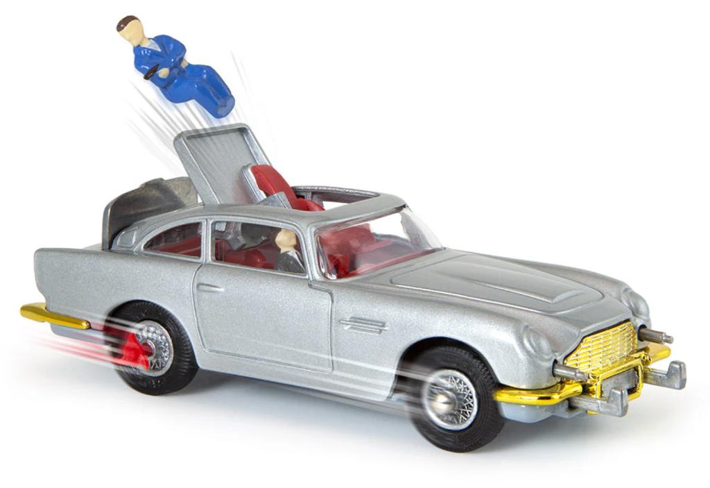 J Bond Aston Martin ZILVER gouden grill Corgi NEW 1/43 R 270, Verzenden, Nieuw, Auto, Corgi