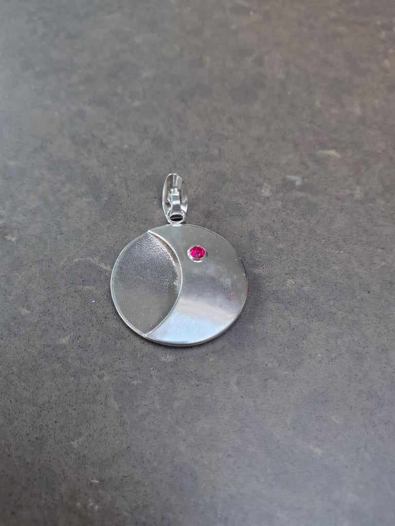 Handgemaakte Zilveren Hanger met Rode Steen - Uniek Design, Ophalen of Verzenden, Nieuw, Zilver, Zilver