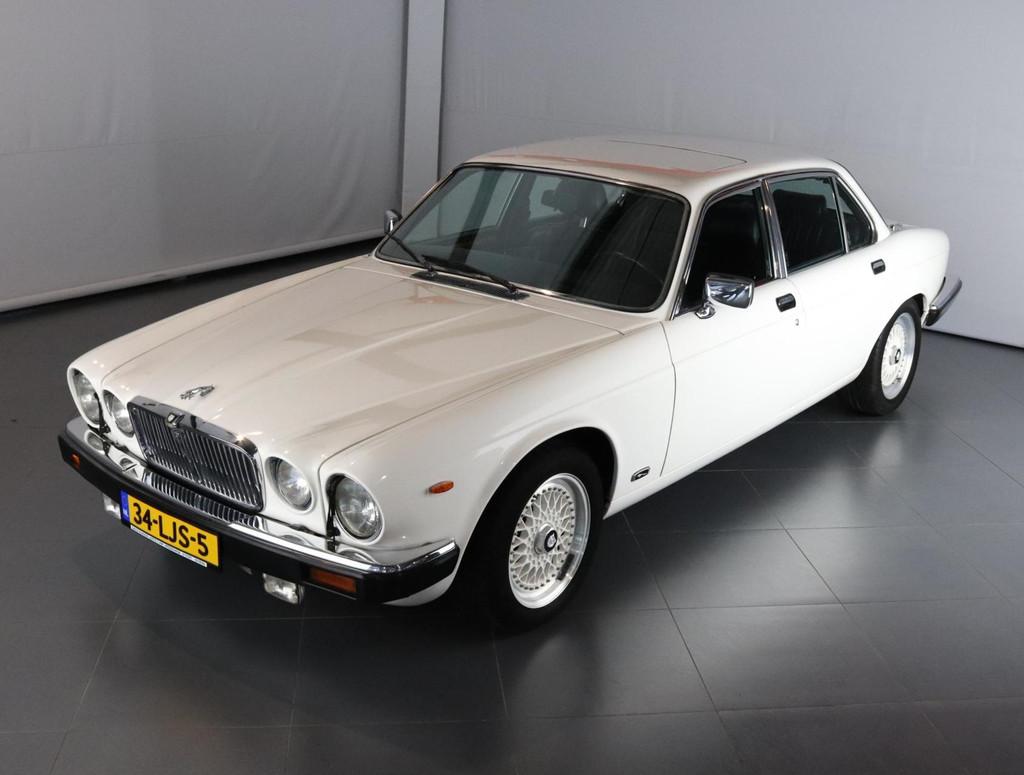 Jaguar Sovereign 5.3 V12 HE Sovereign, Automaat, Zwart, Wit, Leder