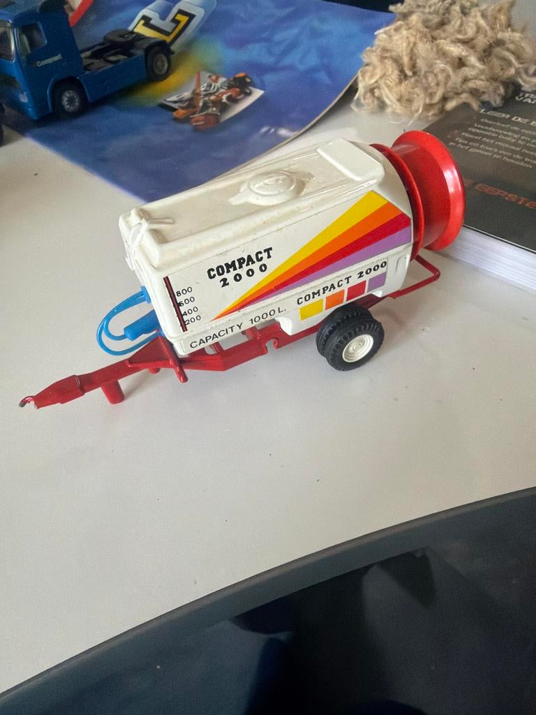 Aanhangwagen met kapot trekoog, Ophalen, Gebruikt