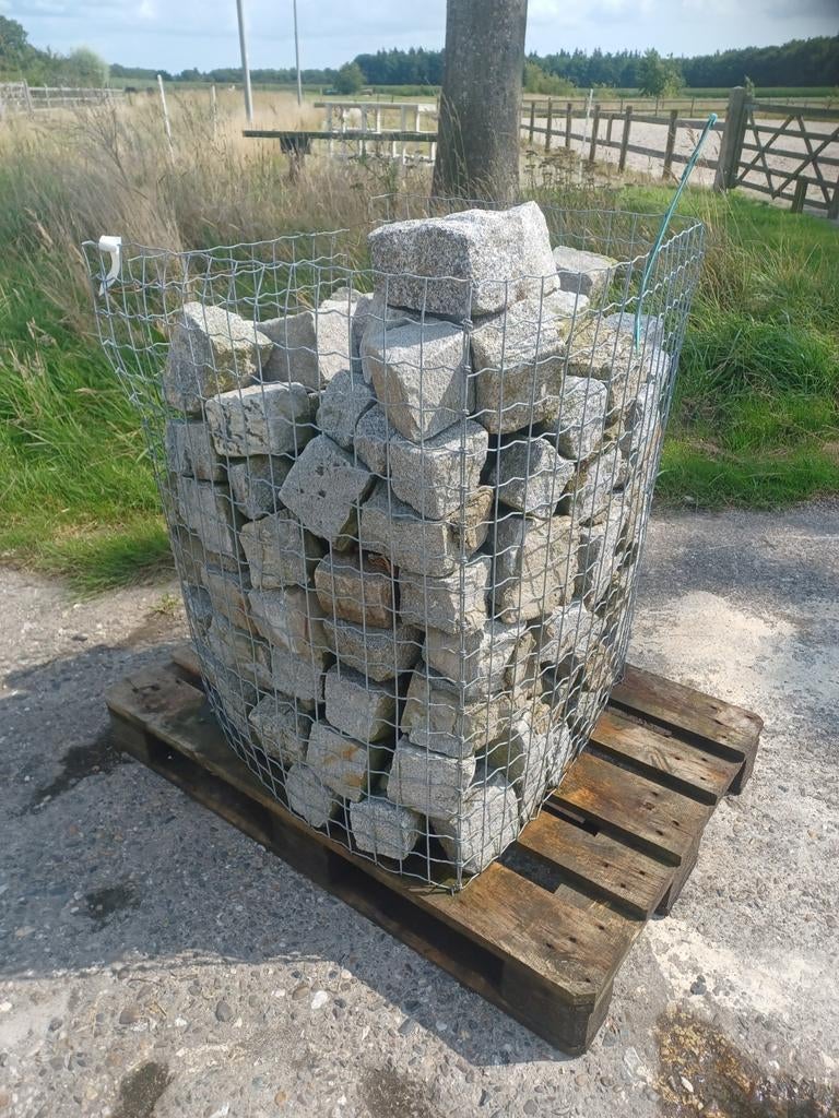 Portugees graniet keitjes per stuk voor € 0,50 zelf uitzoeke, Tuin en Terras, Minder dan 3 m³, Ophalen