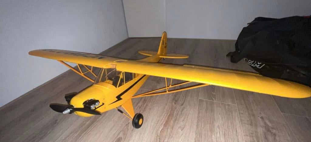 Piper j3 cub 1400mm, Hobby en Vrije tijd, Modelbouw | Radiografisch | Vliegtuigen, Ophalen, Zo goed als nieuw