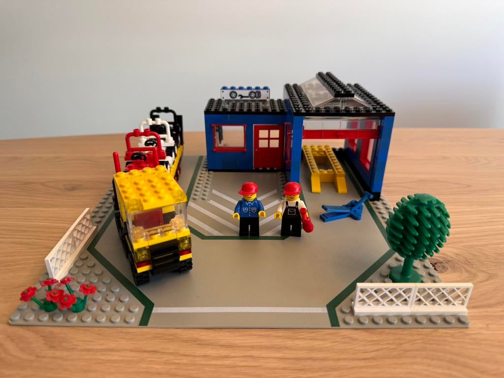 LEGO set 1966 Car Repair Shop, Ophalen of Verzenden, Zo goed als nieuw