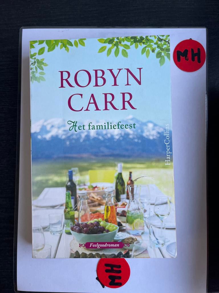 Robyn Carr - Het familifeest (Feelgoodroman), Boeken, Romans, Zo goed als nieuw, Nederland, Ophalen of Verzenden