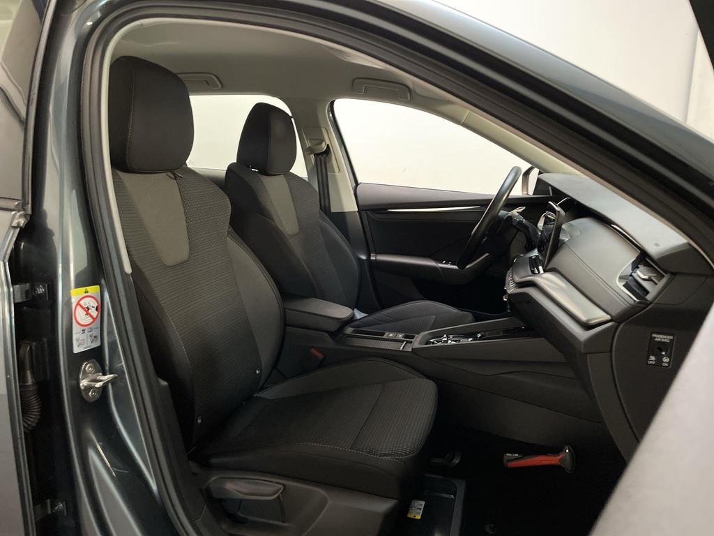 Skoda Octavia Combi 1.0 e-TSI DSG Business Edition Virtual C, Stof, Gebruikt, Met garantie (alle), Parkeersensor