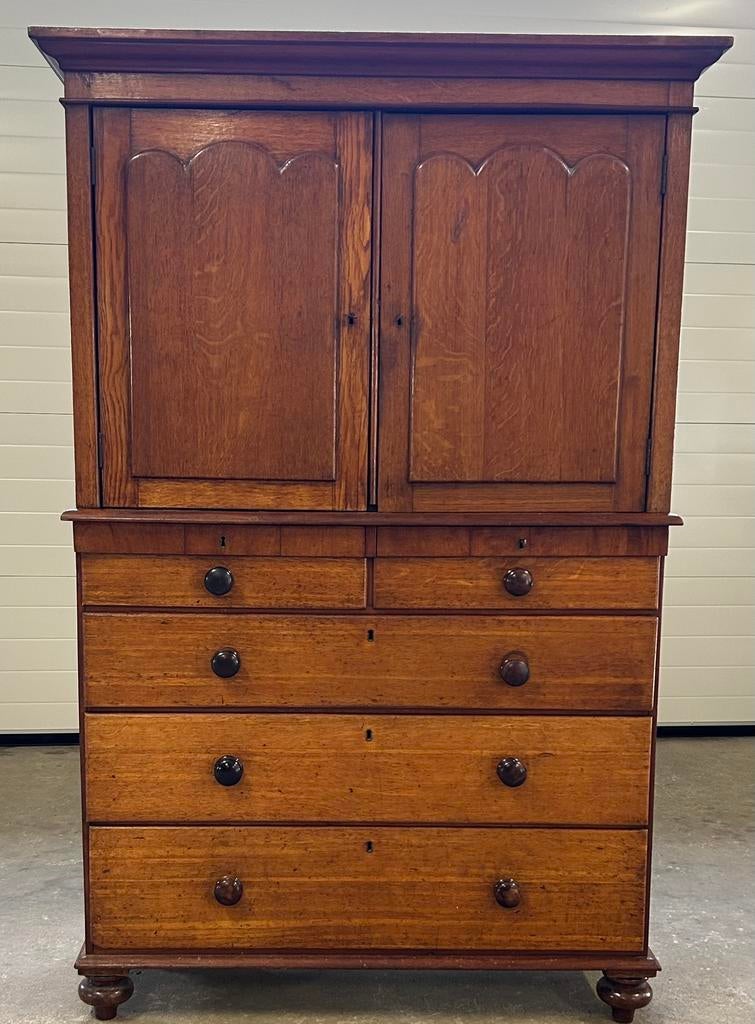 Antieke eiken kabinetkast met lades en deuren, Ophalen