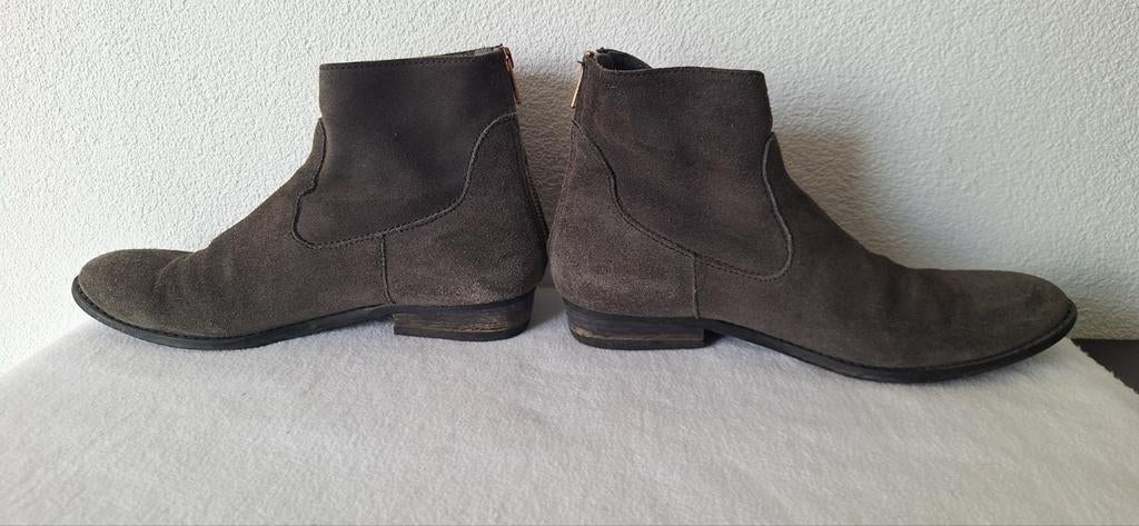 Grijze suede enkellaarsjes Bitter maat 41, Kleding | Dames, Schoenen, Ophalen of Verzenden, Zo goed als nieuw, Grijs