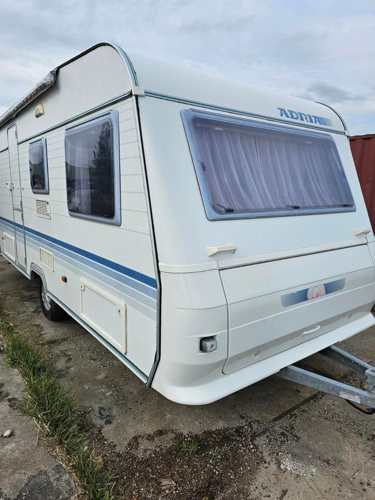 Adria Altea 461DB met zonnepanelen Airco/mover/luifel 2006, Caravans en Kamperen, Rondzit, Dwarsbed, 750 - 1000 kg, Particulier