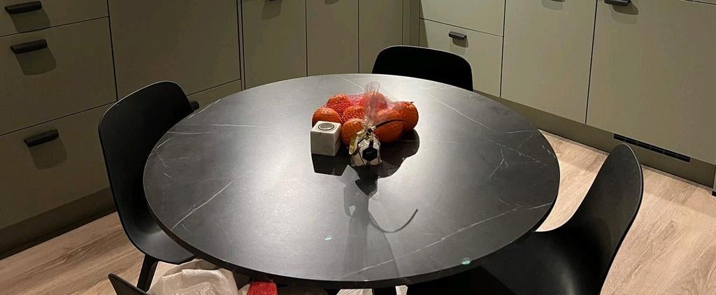 Nette ronde tafel van de Ikea, Huis en Inrichting, Tafels | Eettafels, Ophalen, Gebruikt, 50 tot 100 cm, 100 tot 150 cm