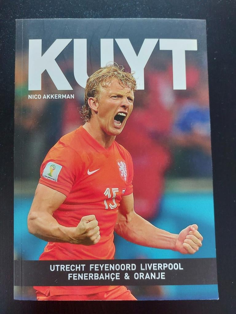KUYT - Utrecht Feyenoord Liverpool Fenerbahçe & Oranje, Ophalen of Verzenden, Gelezen, Nico Akkerman, Balsport