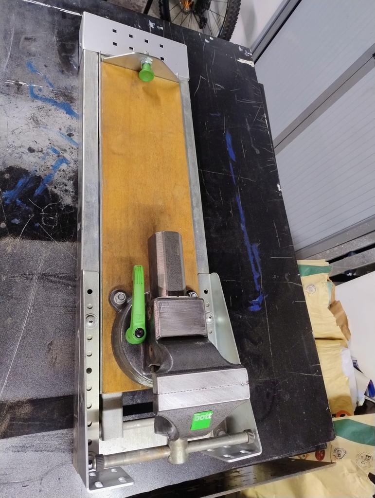 Nette Bott opklapbare draaibare bankschroef, Ophalen