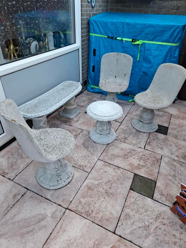 Betonnen setje met bankje, Ophalen