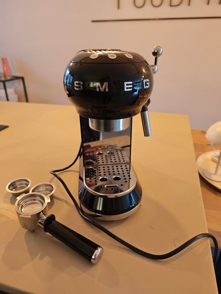 Gebruikte Smeg CF01 espressomachine, Witgoed en Apparatuur, Koffiezetapparaten, Ophalen, Gebruikt, Espresso apparaat, Gemalen koffie