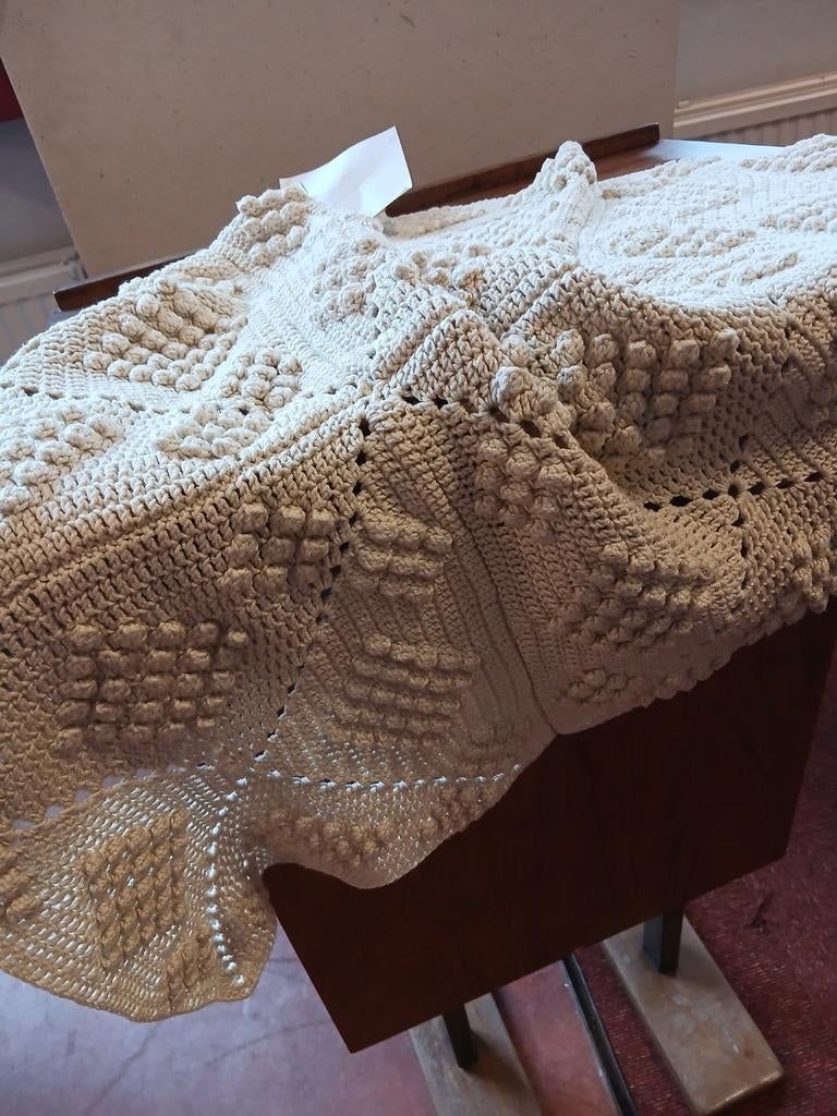 Gehaakte ledikant deken - Crème, Ophalen of Verzenden, Zo goed als nieuw, 70 tot 85 cm, Deken