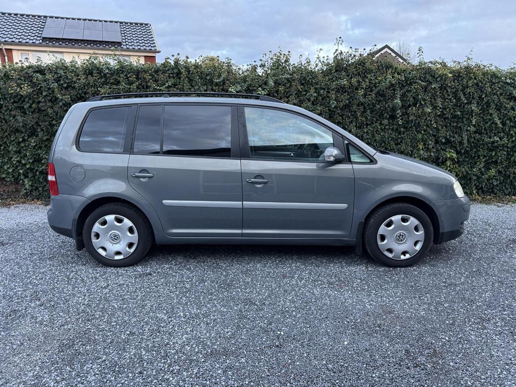 Volkswagen Touran 1.6-16V FSI Trendline | Airco | Cruise Con, Stof, Gebruikt, Zwart, Startonderbreker