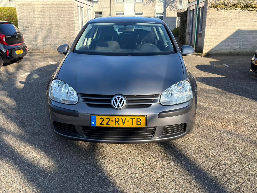 Volkswagen Golf 1.6 16V FSI 85KW 5D 2005 Grijs, Auto's, Voorwielaandrijving, 4 cilinders, 620 kg, Origineel Nederlands
