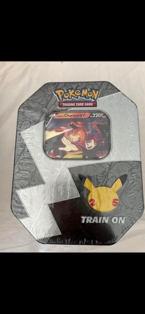 Pokémon Celebrations Lance's Charizard V Tin, Hobby en Vrije tijd, Verzamelkaartspellen | Pokémon, Ophalen of Verzenden, Nieuw
