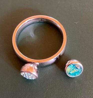 Melano ring met twee verwisselbare steentjes, Met kristal, Overige materialen, Gebruikt, Ophalen of Verzenden