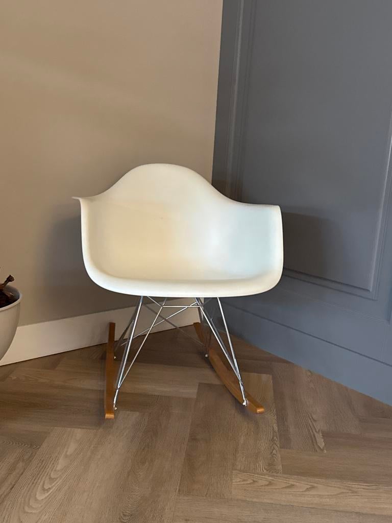 Witte Schommelstoel - Design Klassieker vitra, Ophalen, Kunststof, Wit, Zo goed als nieuw