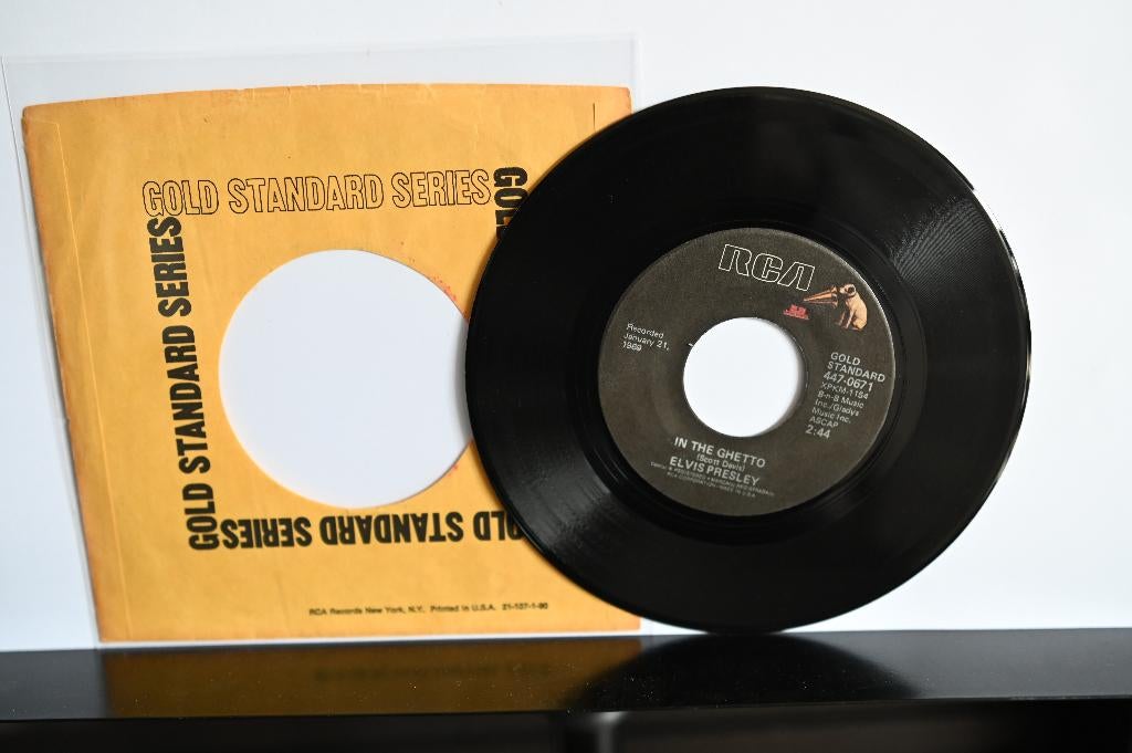Single 447 0671 1977 Elvis Presley - in the Ghetto, Cd's en Dvd's, Vinyl Singles, 7 inch, Single, Ophalen of Verzenden, Zo goed als nieuw