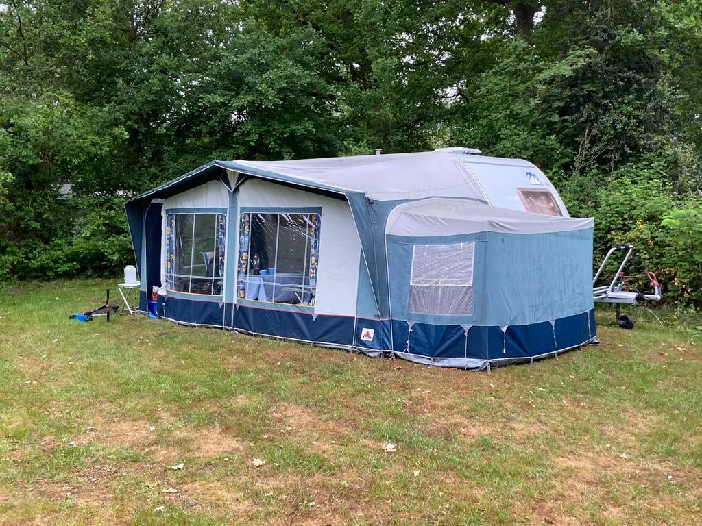 Knaus Südwind 450 FU 2004 incl. alle inboedel etc., Caravans en Kamperen, Kachel, Vast bed, Particulier, 4 tot 5 meter