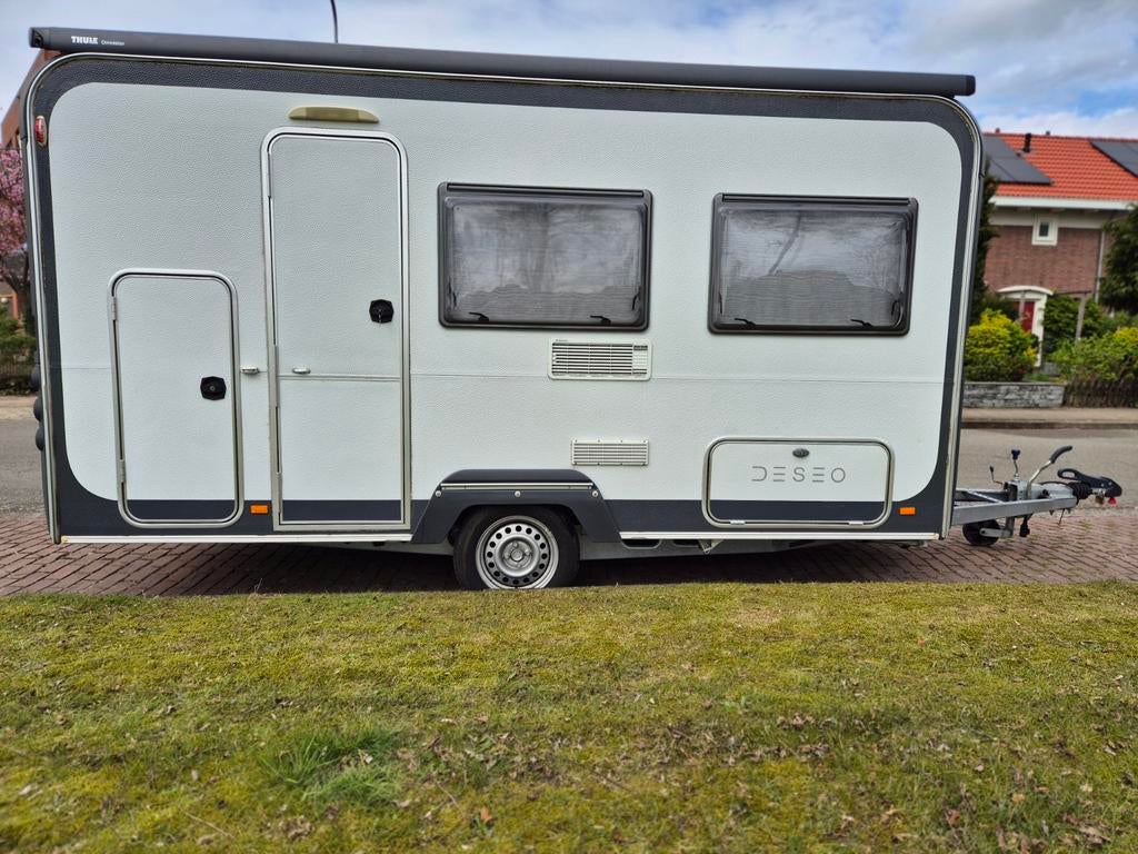 Knaus Deseo caravan uit 2014 met 4 slaapplaatsen en luifel, Caravans en Kamperen, Koelkast, Rondzit, Particulier, Knaus