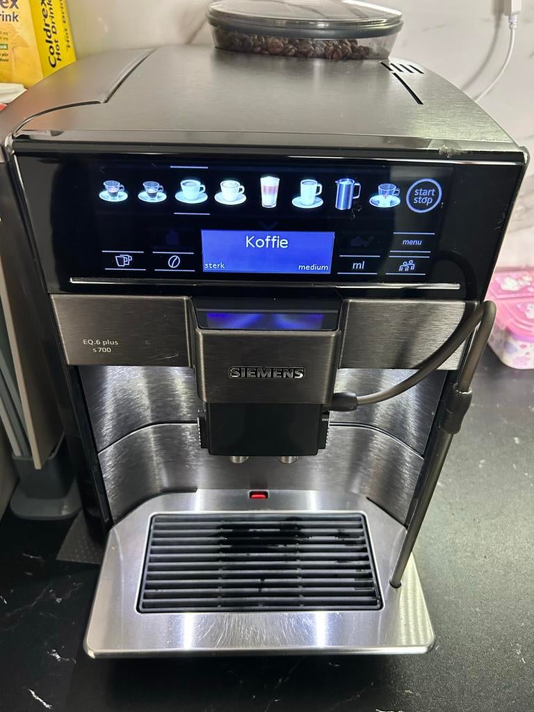 Siemens EQ.6 plus S700 koffiemachine, Witgoed en Apparatuur, Koffiezetapparaten, Stoompijpje, Gebruikt, Koffiemachine, Koffiebonen