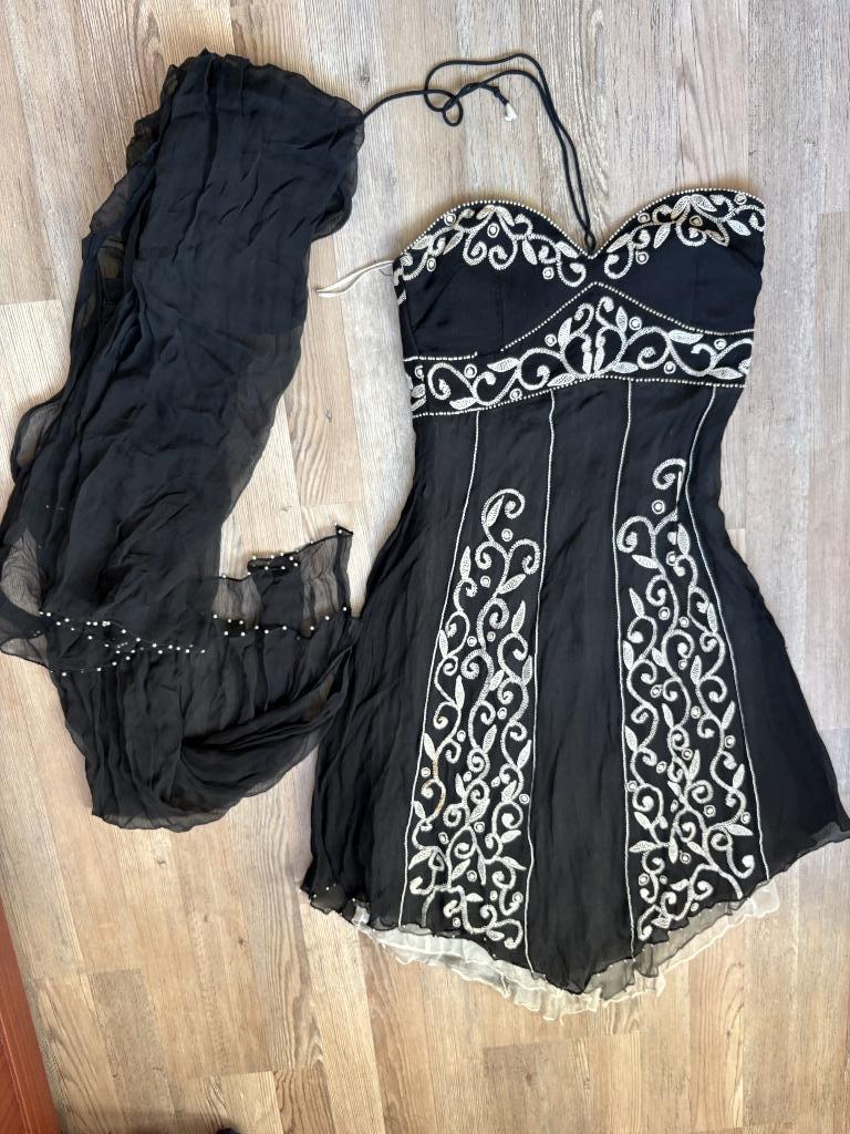 INDIASE ZWART WIT DAMES FEEST HALTER JURK SET, MAAT; S, Ophalen of Verzenden, Zo goed als nieuw